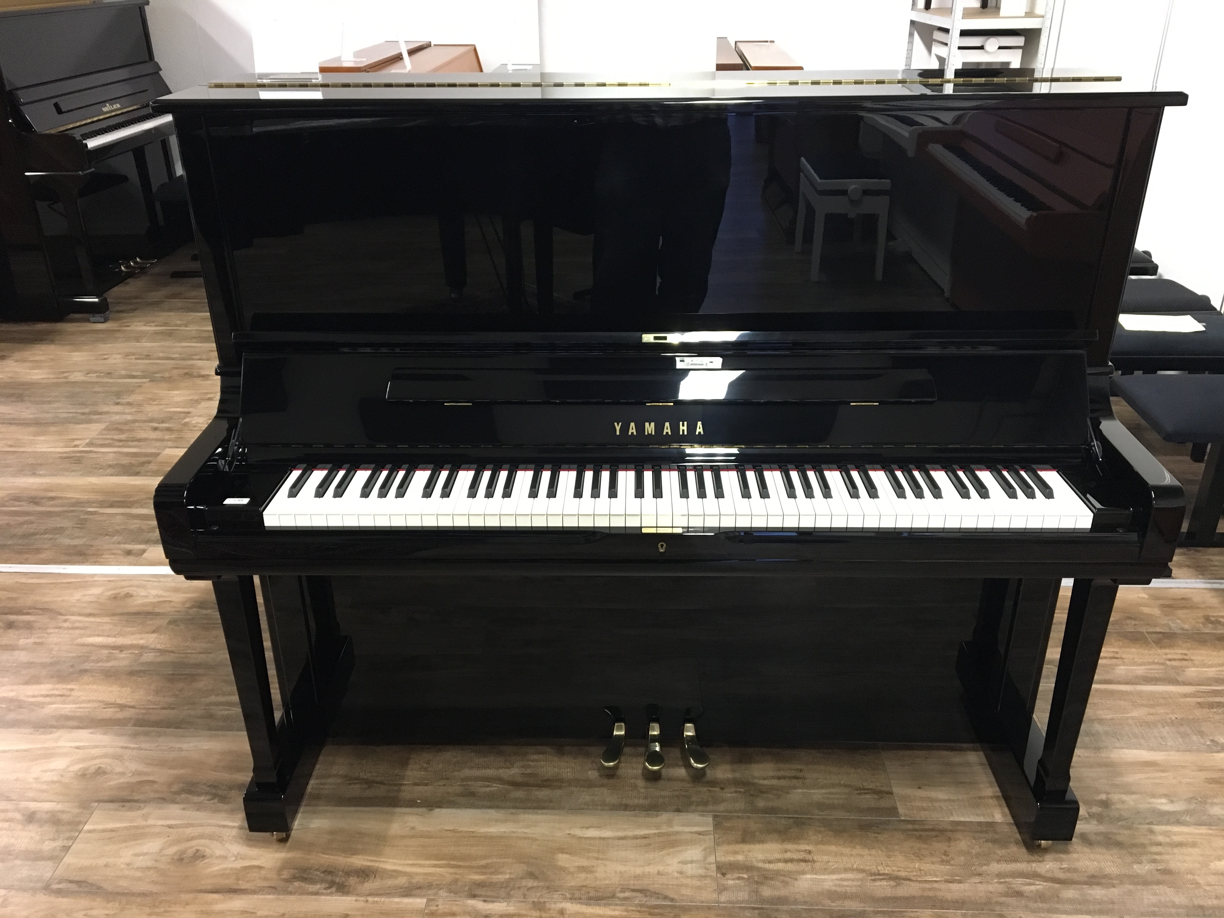 Yamaha SU7 Piano